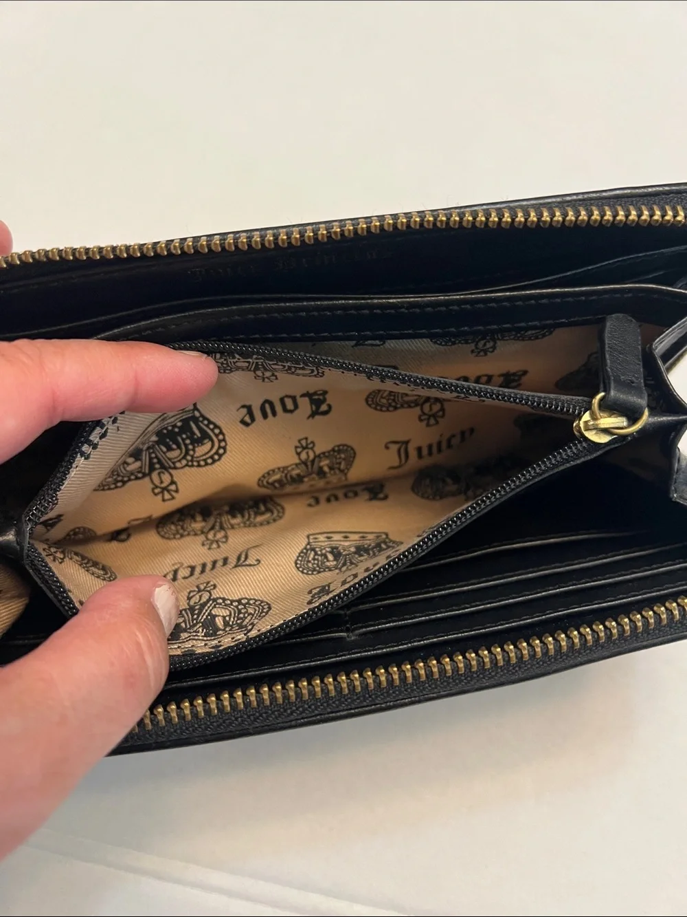 JUICY COUTURE BLACK LEATHER & VELVET SCOTTIE DOG ZIP AROUND WALLET